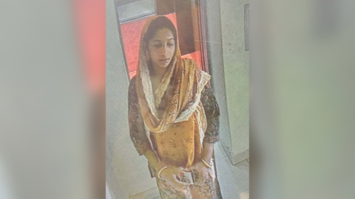 না.গঞ্জে বিউটি পার্লারের কর্মী পরিচয়ে প্রতারণা, ফেসিয়ালের ফাঁদে দুই গৃহবধূর প্রায় ৩ লাখ টাকার স্বর্ণালঙ্কার লুট