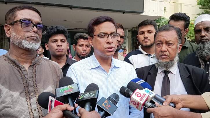 খানপুর ৩০০ শয্যা হাসপাতালে জেলা প্রশাসকের আকস্মিক পরিদর্শন,দালাল-মাদকসেবীদের ছাড় নয়’