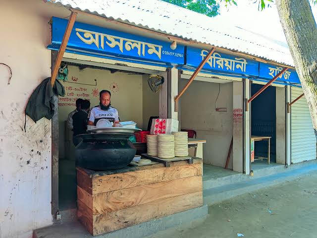 জনপ্রিয় আসলাম বিরিয়ানি হাউজে অভিযান, একের পর এক অনিয়মে জরিমানা