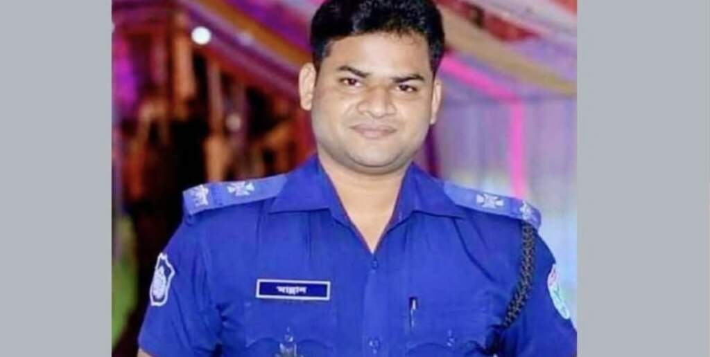 ‘চায়ের সঙ্গে অজ্ঞাত পদার্থ মিশিয়ে অচেতন করে মারধর, নেওয়া হয় ২ লাখ টাকা’: ভাইরাল ভিডিও নিয়ে এএসআই মান্নানের দাবি