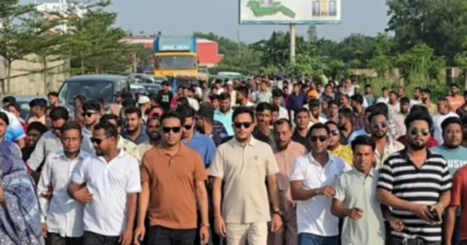 রূপগঞ্জে ৩০০ ফিটে বিএনপির অবস্থান, নাশকতা ঠেকাতে মাসুম ও শামীমের নেতৃত্বে মিছিল