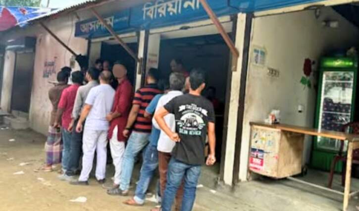 না.গঞ্জে ছাত্রলীগের মিছিলের প্রস্তুতির খবরে আসলাম বিরিয়ানির দোকানে পুলিশি অভিযান