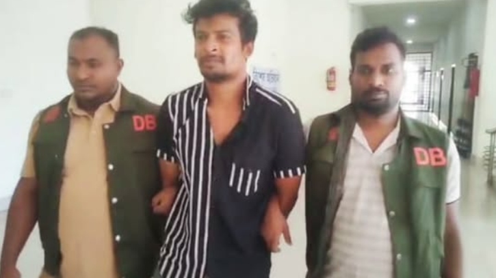 না.গঞ্জ থেকে শীর্ষ সন্ত্রাসীর প্রধান সহযোগী গ্রেফতার